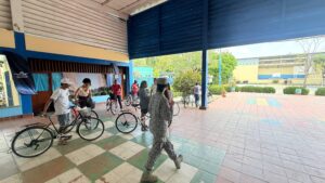 Fuerza Aeroespacial dona bicicletas